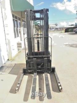 2004 CROWN ELECTRIC WALKIE STACKER With GNB 24 VOLT INDUSTRIAL BATTERY & CHARGER
