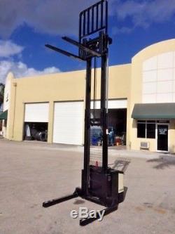 2004 Crown Walkie Stacker Ws2300 With 24 Volt Battery And On-board Charger