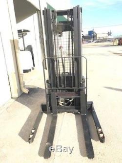2005 CROWN ELECTRIC WALKIE STACKER FORKLIFT With DEKA 24 VOLT BATTERY AND CHARGER