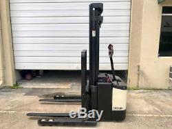 2005 CROWN ELECTRIC WALKIE STACKER With GNB 24 VOLT INDUSTRIAL BATTERY & CHARGER