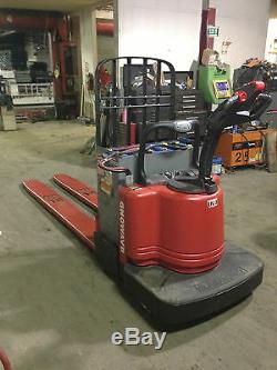 2005 RAYMOND FORKLIFT #112 RIDE ON JACK 8000#, 96 FORKS 24V WithBATTERY & CHARGER