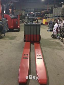 2005 RAYMOND FORKLIFT #112 RIDE ON JACK 8000#, 96 FORKS 24V WithBATTERY & CHARGER