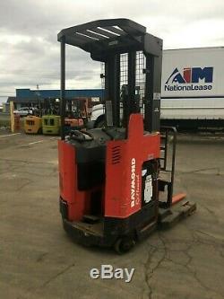 2005 RAYMOND FORKLIFT REACH TRUCK 4000LB 211 LIFT With BATTERY & CHARGER 95TALL
