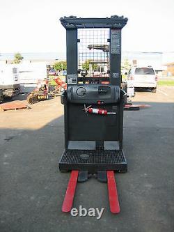 2006 RAYMOND FORKLIFT ORDER PICKER 3000LB CAP 210 42 FORKS WithBATTERY & CHARGER