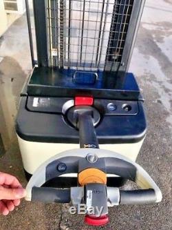 2007 Crown Walkie Stacker With Deka 24 Volt Industrial Battery And Charger