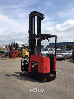 2008 Raymond Forklift Reach Truck 4000lb 330 Lift With Battery & Charger