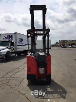 2008 Raymond Forklift Reach Truck 4000lb 330 Lift With Battery & Charger