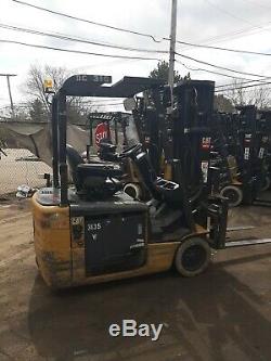 Battery Incl 3 stage mast 2010 Cat Electric 3 Wheel ET3500 Forklift 
