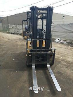2010 Cat Electric 3 Wheel ET3500 Forklift, Battery & Charger Included 3 stage