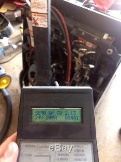 2012 Crown Electric Pallet Jack Batteries Mfg Date 02/2017 And On-board Charger