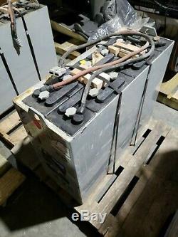 24V Forklift Battery (125P-15, 875 Ah) with Charger (General Battery MX3-12-775)