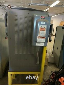 Aker Wade UNIMAX 5001 Forklift Charger