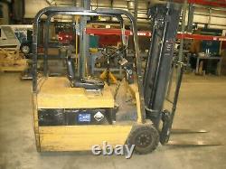 CATERPILLAR F35 ELECTRIC FORKLIFT &CHARGER 48V For Parts or Repair Needs Battery