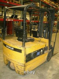 CATERPILLAR F35 ELECTRIC FORKLIFT &CHARGER 48V For Parts or Repair Needs Battery