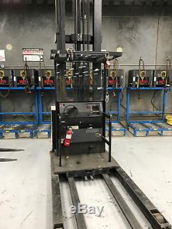 CROWN Electric Fork Lift WITH BATTERY & CHARGER Big saving$$ Well Maintain