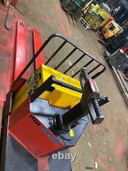 CROWN FORKLIFT RIDE ON JACK 8000#, 96 FORKS 24V WithBATTERY & CHARGER RUNS WELL