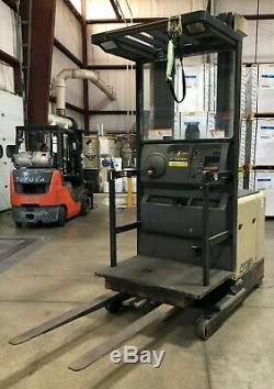 Crown Electric Warehouse Forklift Order Picker Stacker 24V with Battery Charger