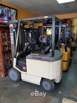 Crown FC 40 Electric 36 volt forklift with side shift and charger