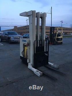 Crown Forklift Reach Truck 3500lb 210 Lift With Battery & Charger, Hd