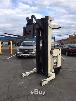 Crown R3010-35 Forklift Reach Truck 3500lb 240 Lift With Battery & Charger, Hd