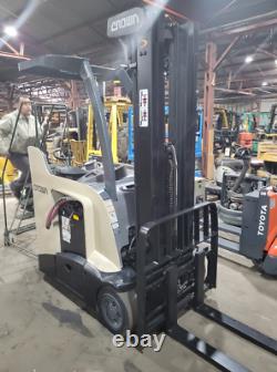 Crown RC5530C-30 Counter balance forklift withbattery & charger, new paint/decals