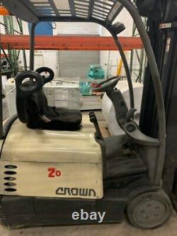 Crown Sc4020-35 3 Wheel Sitdown Electric Forklift 3,000 Lb Battery & Charger