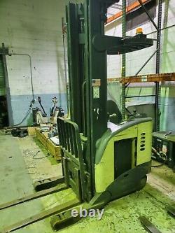 Crown electric stand up reach truck forklift with battery charger RR5225-45 5000