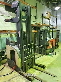 Crown electric stand up reach truck forklift with battery charger RR5225-45 5000