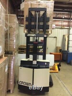 Crown walk behind forklift 30WTL with 24 v battery and two chargers