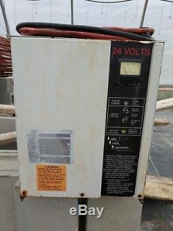 Electric Forklift Battery Charger