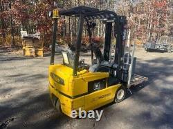 Electric forklift very good conditions 220v charger included. Everything works