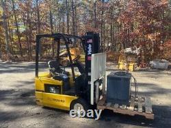 Electric forklift very good conditions 220v charger included. Everything works