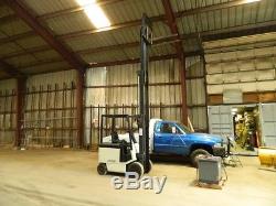 Excelent! Crown FC 40 Electric 36 Volt Forklift with side shift and charger