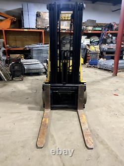 HYSTER FORKLIFT 6000LB CAP 16' LIFT 36 VOLT withBATTERY & CHARGER, SIDE SHIFTER