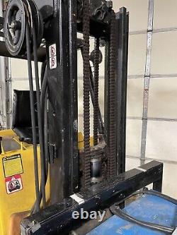 Hyster 5500lb electric forklift with good battery, charger, side shift