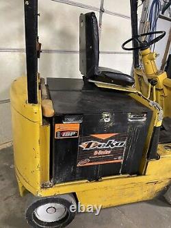 Hyster 5500lb electric forklift with good battery, charger, side shift