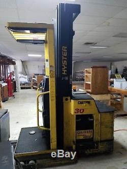 Hyster electric forklift R30XMS order picker with battery and charger