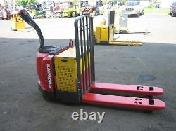 RAYMOND FORKLIFT 2006 MODEL #830 JACK, 6000LB CAP. WithBATTERY & CHARGER 48 FORK