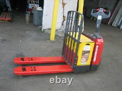 RAYMOND FORKLIFT 2006 MODEL #830 JACK, 6000LB CAP. WithBATTERY & CHARGER 48 FORK