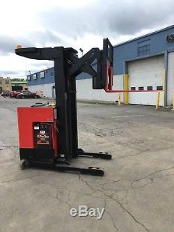 RAYMOND FORKLIFT REACH TRUCK 4000LB 211 LIFT WithBATTERY & CHARGER, 95 TALL, HD