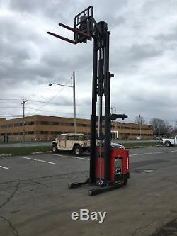 RAYMOND FORKLIFT REACH TRUCK 4000LB 211 LIFT With BATTERY & CHARGER, HD 95TALL