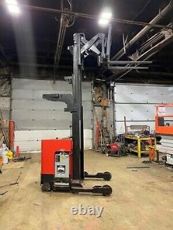 RAYMOND FORKLIFT REACH TRUCK With2015 BATTERY 3000LB 186 LIFT WithCHARGER, 24 VOLT