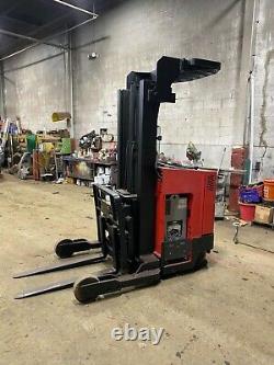 RAYMOND FORKLIFT REACH TRUCK With2015 BATTERY 3000LB 186 LIFT WithCHARGER, 24 VOLT