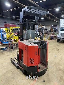 RAYMOND FORKLIFT REACH TRUCK With2015 BATTERY 3000LB 186 LIFT WithCHARGER, 24 VOLT