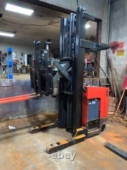 RAYMOND REACH TRUCK 4000LB 273 LIFT With BATTERY&CHARGER 42 FORKS 118 TALL