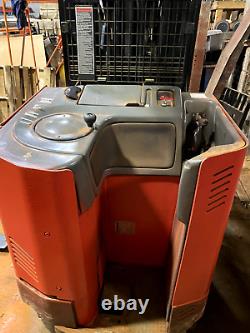 RAYMOND REACH TRUCK 4000LB 273 LIFT With BATTERY&CHARGER 42 FORKS 118 TALL