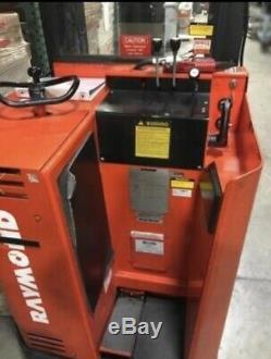Raymond 2DI-DR25TT Electric ForkLift With Battery Charger, Fully Tested