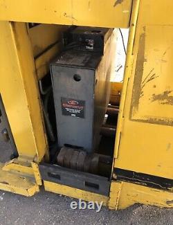 YALE REACH TRUCK 4000LB CAPACITY 212 LIFT WithBATTERY&CHARGER 42 FORKS 95 TALL