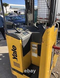 YALE REACH TRUCK 4000LB CAPACITY 212 LIFT WithBATTERY&CHARGER 42 FORKS 95 TALL