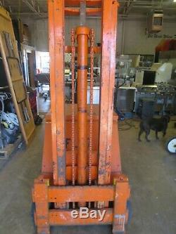 Yale 3000LB CAP. 10ft Electric Fork Lift WithBattery Charger